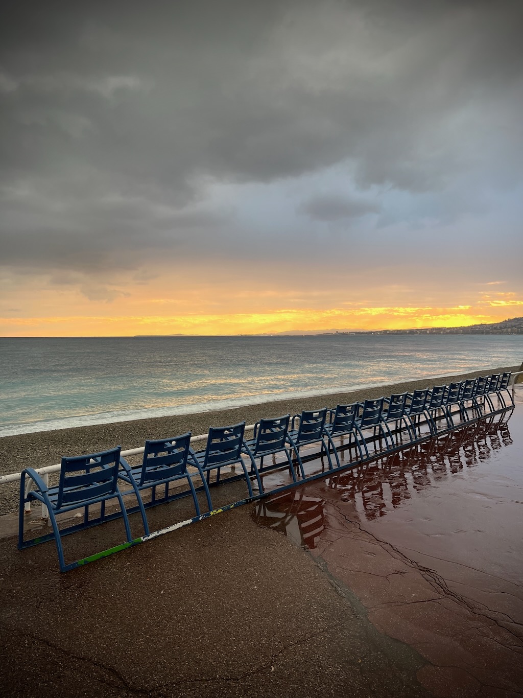 La promenade des anglais sous la pluie