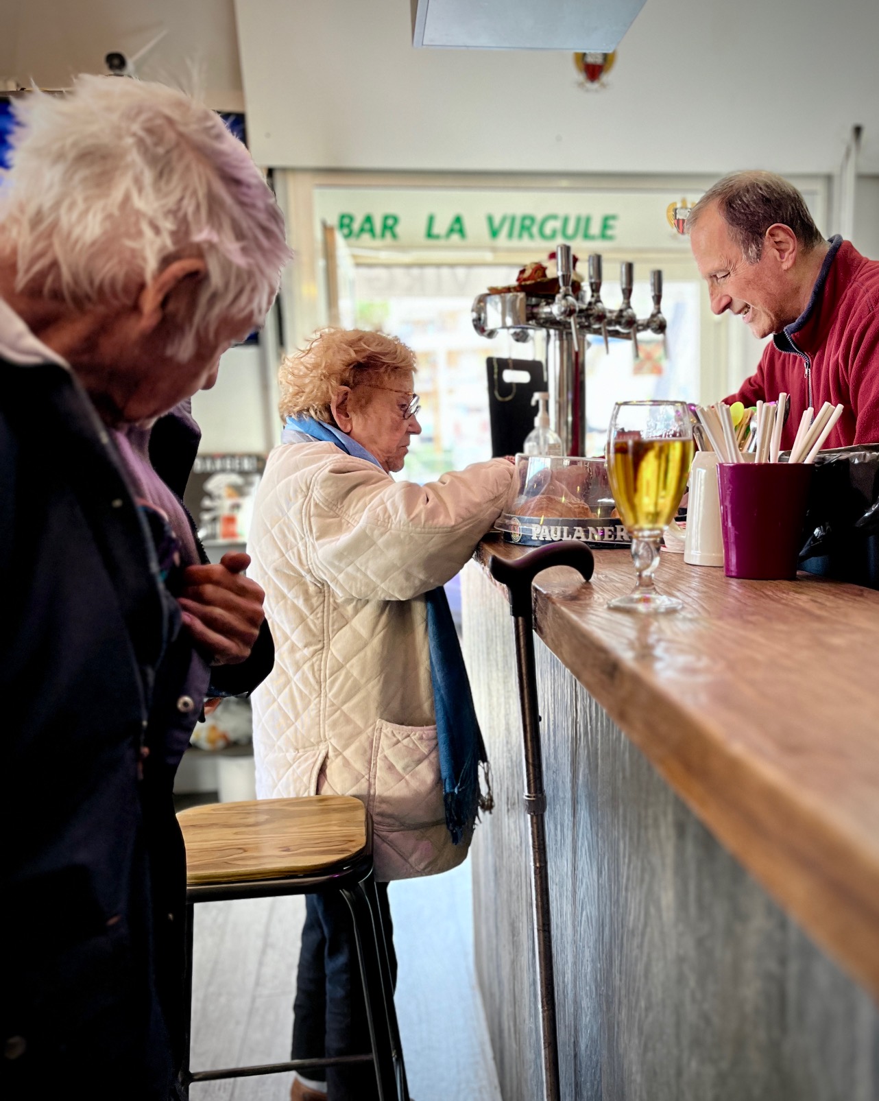 Au comptoir du Bar La Virgule à Nice